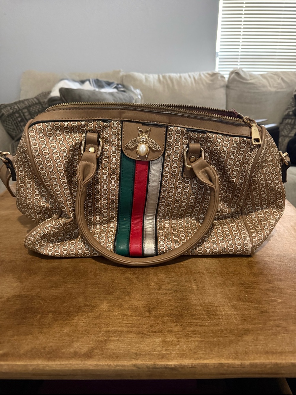 Beige Chain-Pattern Top-Handle Bag with Green & Red Stripe